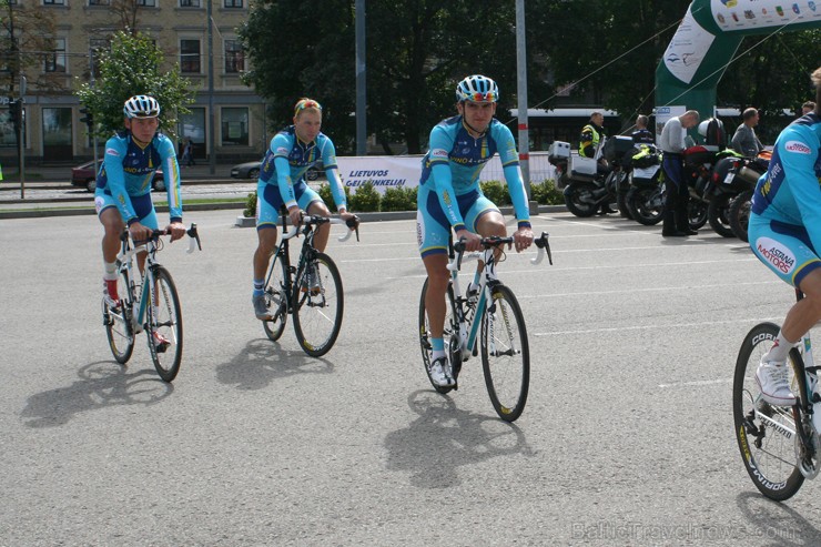 Rīgā, laukumā pie Elkor Plaza, 21. augustā pulksten 14.00 tika dots starts 'Baltijas ceļa' daudzdienu velobrauciena otrajam posmam. 'Baltijas ceļa' ve Rīgā, laukumā pie Elkor Plaza, 21. augustā pulksten 14.00 tika dots starts 'Baltijas ceļa' daudzdienu velobrauciena otrajam posmam. 'Baltijas ceļa' ve 131616