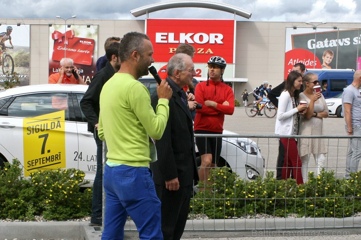 Rīgā, laukumā pie Elkor Plaza, 21. augustā pulksten 14.00 tika dots starts 'Baltijas ceļa' daudzdienu velobrauciena otrajam posmam. 'Baltijas ceļa' ve Rīgā, laukumā pie Elkor Plaza, 21. augustā pulksten 14.00 tika dots starts 'Baltijas ceļa' daudzdienu velobrauciena otrajam posmam. 'Baltijas ceļa' ve 131626