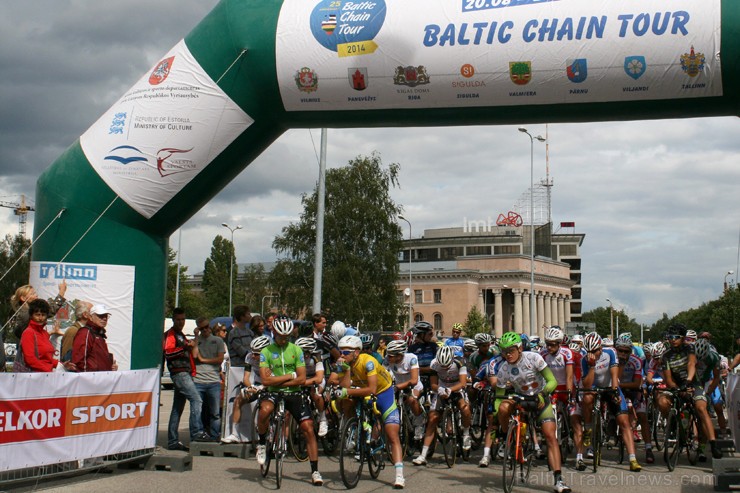 Rīgā, laukumā pie Elkor Plaza, 21. augustā pulksten 14.00 tika dots starts 'Baltijas ceļa' daudzdienu velobrauciena otrajam posmam. 'Baltijas ceļa' ve Rīgā, laukumā pie Elkor Plaza, 21. augustā pulksten 14.00 tika dots starts 'Baltijas ceļa' daudzdienu velobrauciena otrajam posmam. 'Baltijas ceļa' ve 131628