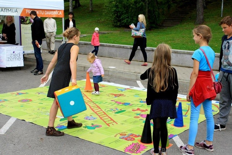 23.08.2014 Ogres iedzīvotāji un viesi piedalījās pilsētas svētku svinībās. Vairāk informācijas - www.latvijascentrs.lv 23.08.2014 Ogres iedzīvotāji un viesi piedalījās pilsētas svētku svinībās. Vairāk informācijas - www.latvijascentrs.lv 132098