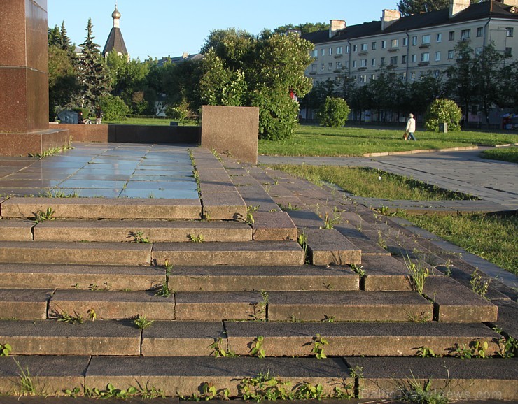 Atšķirībā no citiem kultūras un tūrisma objektiem Ļenina piemineklis ir labu laiku nekopts, lai gan pilsētas ainavā tas ir viens no galvenajiem objekt Atšķirībā no citiem kultūras un tūrisma objektiem Ļenina piemineklis ir labu laiku nekopts, lai gan pilsētas ainavā tas ir viens no galvenajiem objekt 132172