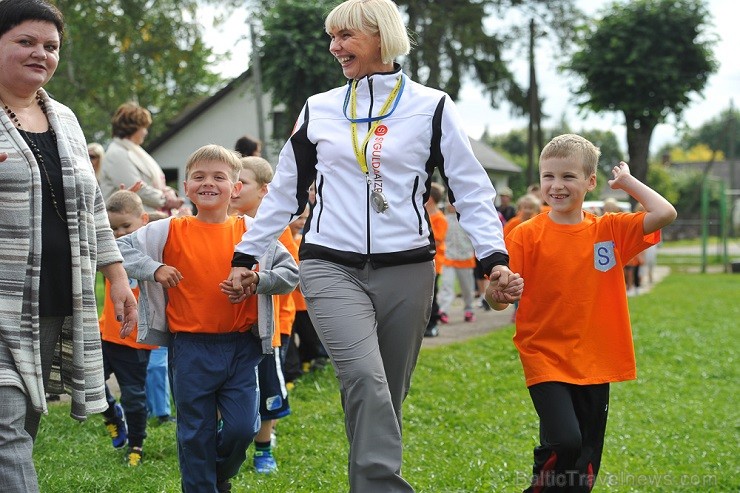 02.09.2014 ar sporta stundu Siguldas pilsētas vidusskolā tika atklāta Latvijā pirmā klase ar sporta novirzienu 02.09.2014 ar sporta stundu Siguldas pilsētas vidusskolā tika atklāta Latvijā pirmā klase ar sporta novirzienu 132693