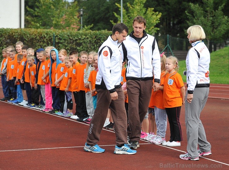 02.09.2014 ar sporta stundu Siguldas pilsētas vidusskolā tika atklāta Latvijā pirmā klase ar sporta novirzienu 02.09.2014 ar sporta stundu Siguldas pilsētas vidusskolā tika atklāta Latvijā pirmā klase ar sporta novirzienu 132694