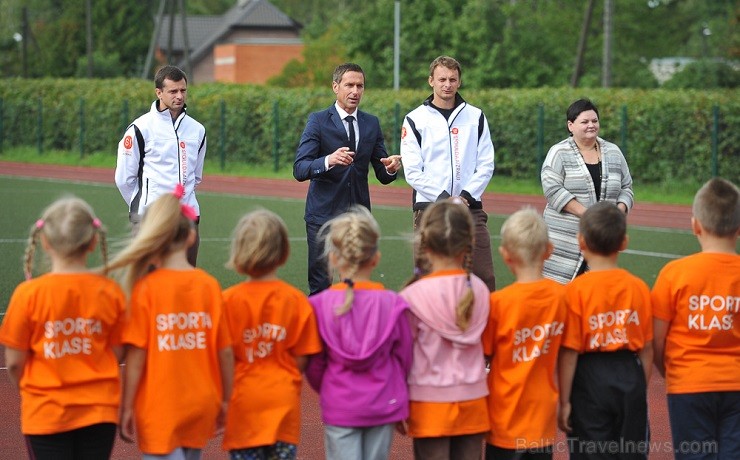 02.09.2014 ar sporta stundu Siguldas pilsētas vidusskolā tika atklāta Latvijā pirmā klase ar sporta novirzienu 02.09.2014 ar sporta stundu Siguldas pilsētas vidusskolā tika atklāta Latvijā pirmā klase ar sporta novirzienu 132696