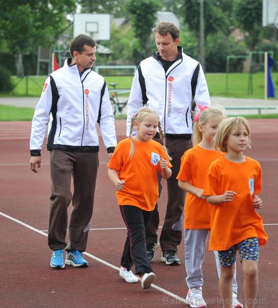 02.09.2014 ar sporta stundu Siguldas pilsētas vidusskolā tika atklāta Latvijā pirmā klase ar sporta novirzienu 02.09.2014 ar sporta stundu Siguldas pilsētas vidusskolā tika atklāta Latvijā pirmā klase ar sporta novirzienu 132701