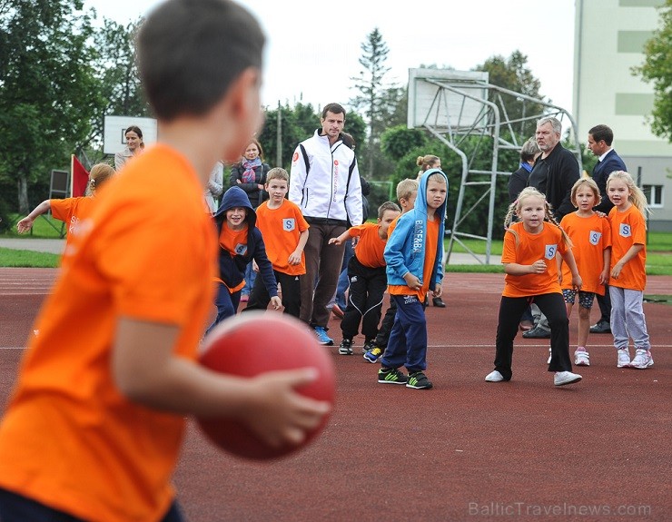 02.09.2014 ar sporta stundu Siguldas pilsētas vidusskolā tika atklāta Latvijā pirmā klase ar sporta novirzienu 02.09.2014 ar sporta stundu Siguldas pilsētas vidusskolā tika atklāta Latvijā pirmā klase ar sporta novirzienu 132708