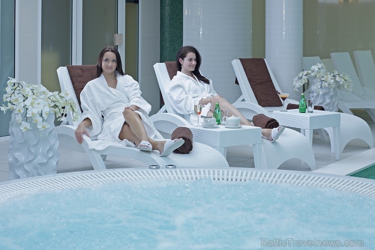 Aicinām relaksēties viesnīcas Wellton Centrum Hotel & Spa veselības un skaistuma centrā ar peldbaseinu, burbuļvannu, saunu un tvaika pirti. Vairāk inf Aicinām relaksēties viesnīcas Wellton Centrum Hotel & Spa veselības un skaistuma centrā ar peldbaseinu, burbuļvannu, saunu un tvaika pirti. Vairāk inf 133400
