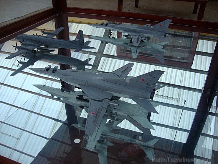 Skatāmi arī iznīcinātāji MiG-21, JA Viggen 37, MiG-23MLD, Mirage IIIRS, Saab J35 Draken un F-104S Starfighter. 133532