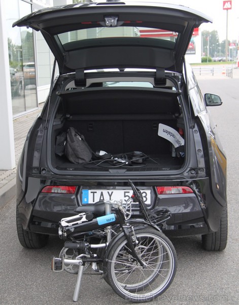 BMW i3 bagāžas telpa nav liela, bet saliekamais velosipēds Tern Link C7 (www.tern.lv) var ievietoties BMW i3 bagāžas telpa nav liela, bet saliekamais velosipēds Tern Link C7 (www.tern.lv) var ievietoties 133674