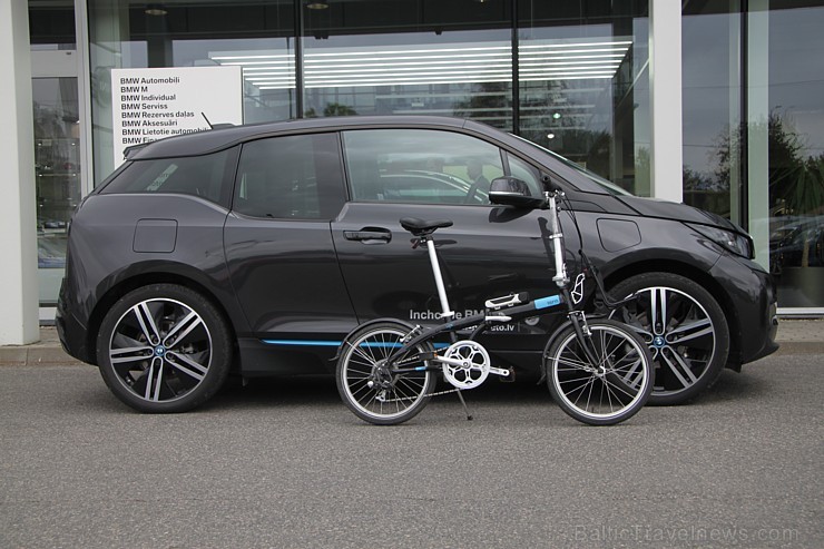 BMW i3 bagāžas telpa nav liela, bet saliekamais velosipēds Tern Link C7 (www.tern.lv) var ievietoties BMW i3 bagāžas telpa nav liela, bet saliekamais velosipēds Tern Link C7 (www.tern.lv) var ievietoties 133675