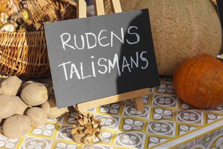 Rīgas Centrāltirgū notika Ražas svētki, kurus kā ierasts pēc latviešu senākajām tradīcijām svin Miķeļdienā Rīgas Centrāltirgū notika Ražas svētki, kurus kā ierasts pēc latviešu senākajām tradīcijām svin Miķeļdienā 135105