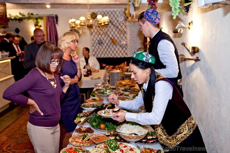2014. gada rudenī Rīgā tika atvērts jauns uzbeku nacionālās virtuves restorāns Uzbegims, kur ēdienus gatavo tikai uzbeku pavāri, izmantojot tradicionā 2014. gada rudenī Rīgā tika atvērts jauns uzbeku nacionālās virtuves restorāns Uzbegims, kur ēdienus gatavo tikai uzbeku pavāri, izmantojot tradicionā 135619