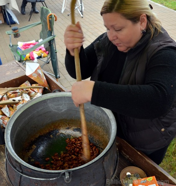 Sestdien, 11.oktobrī, Valmierā tika aizvadīts tradicionālais Simjūda gadatirgus. Šogad tas bija īpaši apmeklēts un priecēja kā pircējus, tā pārdevējus 136141