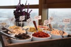Travelnews.lv redakcija apmeklē branču viesnīcas «Radisson Blu Hotel Latvija» 26. stāvā