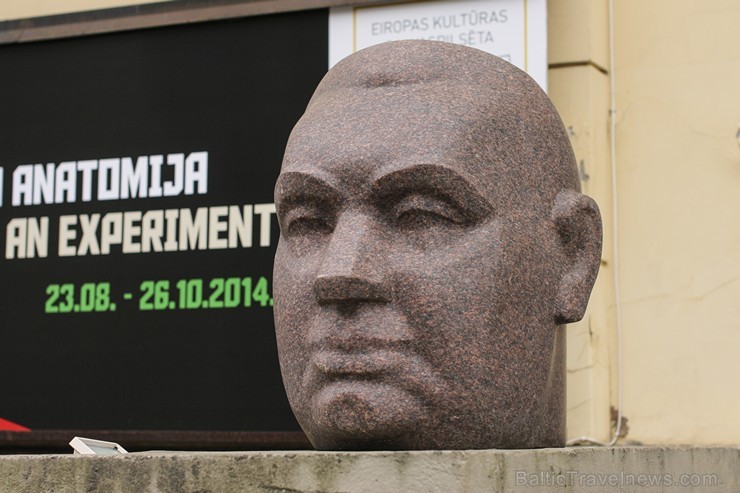 Kopš 2007.gada ārpusē pie Latvijas Nacionālā mākslas muzeja izstāžu zāles Arsenāls pastāvīgai apskatei gaismā izcelta pavisam neliela, bet izcila daļa Kopš 2007.gada ārpusē pie Latvijas Nacionālā mākslas muzeja izstāžu zāles Arsenāls pastāvīgai apskatei gaismā izcelta pavisam neliela, bet izcila daļa 136516