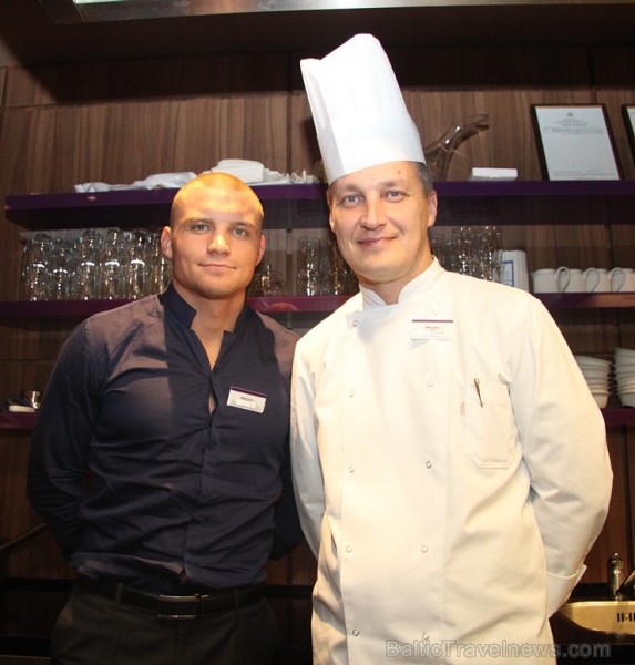 Mercure Riga Centre Hotel restorāna «The Traveller» vadītājs Ričards Bolotņiks un šefpavārs Inards Straume Mercure Riga Centre Hotel restorāna «The Traveller» vadītājs Ričards Bolotņiks un šefpavārs Inards Straume 137333
