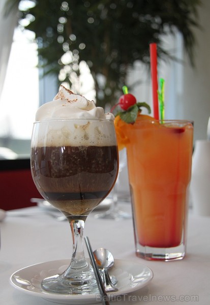 Travelnews.lv iepazīst un izbauda jauno ziemas sezonas ēdienkarti restorānā «Avalon» - Rīgas melnā balzama Crème brûlée ar mandeļriekstu-medus cepumie Travelnews.lv iepazīst un izbauda jauno ziemas sezonas ēdienkarti restorānā «Avalon» - Rīgas melnā balzama Crème brûlée ar mandeļriekstu-medus cepumie 137395