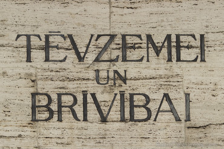 Brīvības piemineklis tika atklāts 1935.gada 18.novembrī, to uzcēla par tautas saziedotajiem līdzekļiem Brīvības piemineklis tika atklāts 1935.gada 18.novembrī, to uzcēla par tautas saziedotajiem līdzekļiem 138090
