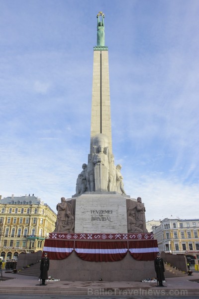Sākoties atmodas kustībai, cilvēki sāka pie Brīvības pieminekļa pieminēt tautai svarīgos notikumus – Latvijas Republikas dibināšanu, brīvības cīņas, a Sākoties atmodas kustībai, cilvēki sāka pie Brīvības pieminekļa pieminēt tautai svarīgos notikumus – Latvijas Republikas dibināšanu, brīvības cīņas, a 138113