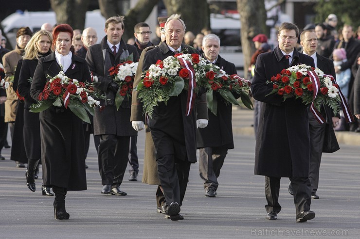 Sākoties atmodas kustībai, cilvēki sāka pie Brīvības pieminekļa pieminēt tautai svarīgos notikumus – Latvijas Republikas dibināšanu, brīvības cīņas, a Sākoties atmodas kustībai, cilvēki sāka pie Brīvības pieminekļa pieminēt tautai svarīgos notikumus – Latvijas Republikas dibināšanu, brīvības cīņas, a 138114