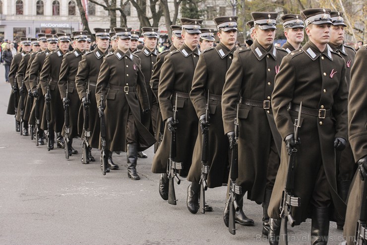 Sākoties atmodas kustībai, cilvēki sāka pie Brīvības pieminekļa pieminēt tautai svarīgos notikumus – Latvijas Republikas dibināšanu, brīvības cīņas, a Sākoties atmodas kustībai, cilvēki sāka pie Brīvības pieminekļa pieminēt tautai svarīgos notikumus – Latvijas Republikas dibināšanu, brīvības cīņas, a 138115