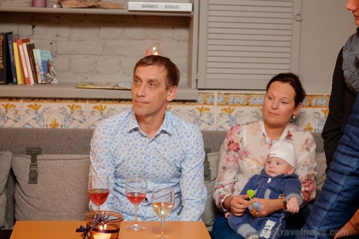27. novembrī Āgenskalnā (Mārupes ielā 3/5) tika atklāta jauna kafetērija «Lapsas Māja», ko vada Liene Tomsone. 27. novembrī Āgenskalnā (Mārupes ielā 3/5) tika atklāta jauna kafetērija «Lapsas Māja», ko vada Liene Tomsone. 139335