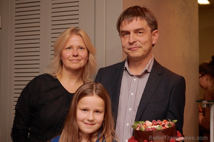 27. novembrī Āgenskalnā (Mārupes ielā 3/5) tika atklāta jauna kafetērija «Lapsas Māja», ko vada Liene Tomsone. 27. novembrī Āgenskalnā (Mārupes ielā 3/5) tika atklāta jauna kafetērija «Lapsas Māja», ko vada Liene Tomsone. 139352
