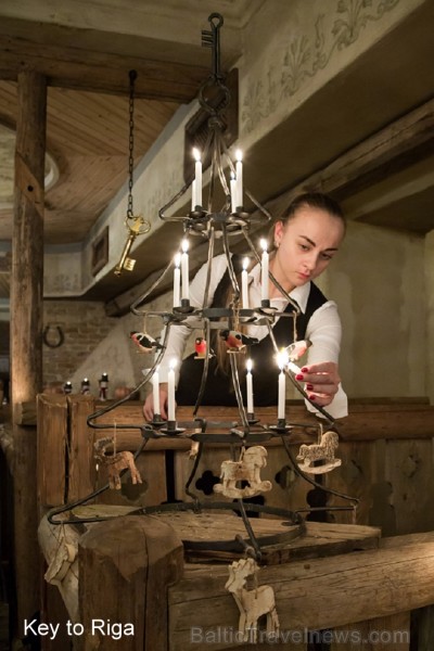 Restorāna Key to Riga eglīte, kas roku darbs un veidota no metāla ar kalšanas palīdzību. Eglītes autors:Aivars Oleksāns
www.KeytoRiga.lv
Foto: Key t 140124
