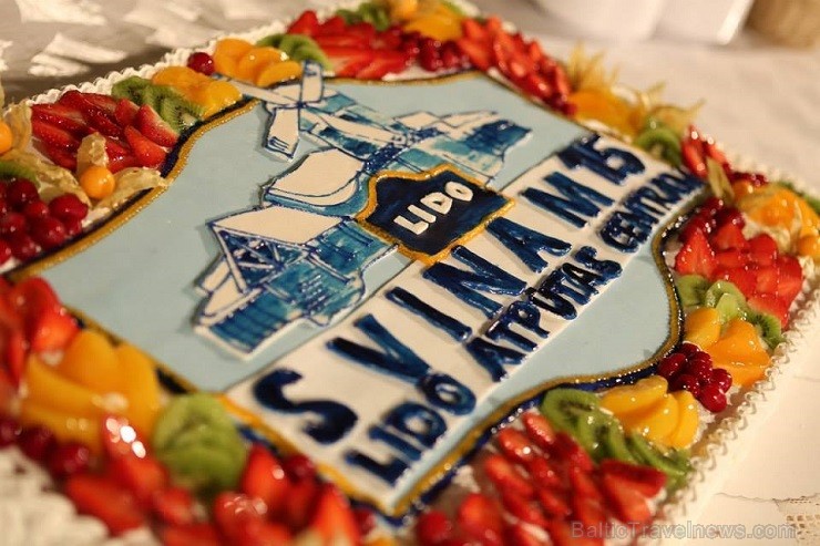 Atpūtas centrs Lido ar 15 kg smago torti ieskandina jubilejas svinības, kas turpināsies no 23.-25.janvārim Atpūtas centrs Lido ar 15 kg smago torti ieskandina jubilejas svinības, kas turpināsies no 23.-25.janvārim 141279