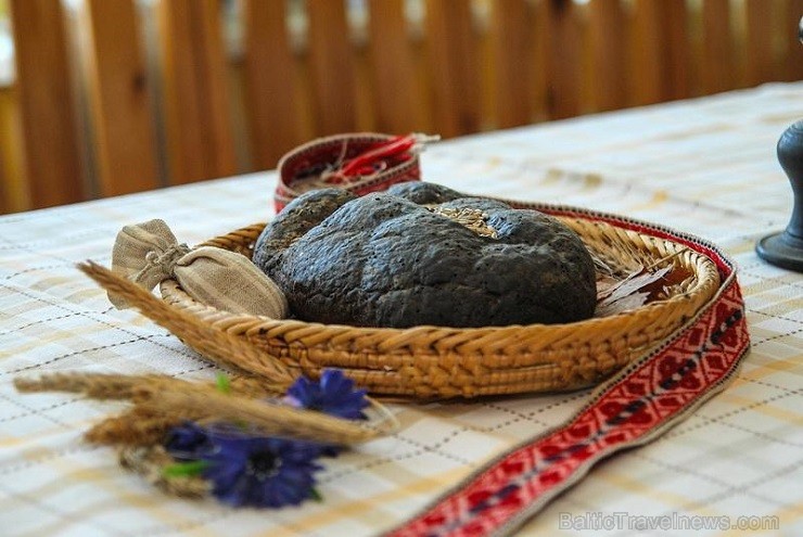 . Ikviens ir aicināts baudīt svētkus, iepazīt Latvijas daudzveidību, smelties idejas ceļojumiem un par izdevīgām cenām iegādāties ko īsteni latvisku! . Ikviens ir aicināts baudīt svētkus, iepazīt Latvijas daudzveidību, smelties idejas ceļojumiem un par izdevīgām cenām iegādāties ko īsteni latvisku! 141363
