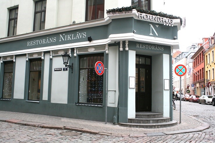 Miera un plašuma sajūtu restorāns «Niklāvs» atrodas pašā Vecrīgas sirdī, Mārstaļu ielā 1, un to ir iecienījuši gan Rīgas viesi, gan vietējie iedzīvotā Miera un plašuma sajūtu restorāns «Niklāvs» atrodas pašā Vecrīgas sirdī, Mārstaļu ielā 1, un to ir iecienījuši gan Rīgas viesi, gan vietējie iedzīvotā 141453
