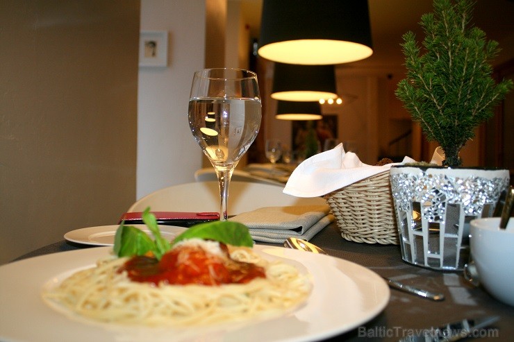 Travelnews.lv nobaudīja itāļiem tik ļoti iecienītos spagetti ar vistas gaļas bumbiņam 141459