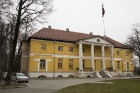 Vērgales skolēni pavada savu ikdienu Vērgales muižā