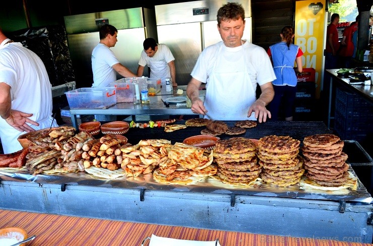 Te žiglā virtuve... mēs gan nedaudz vēlāk izvēlamies lēno- uz klostera jaukās terasītes, kur var par dārgo!!! vai tikai 5 EUR gūt porciju grilētas Ohr Te žiglā virtuve... mēs gan nedaudz vēlāk izvēlamies lēno- uz klostera jaukās terasītes, kur var par dārgo!!! vai tikai 5 EUR gūt porciju grilētas Ohr 141694