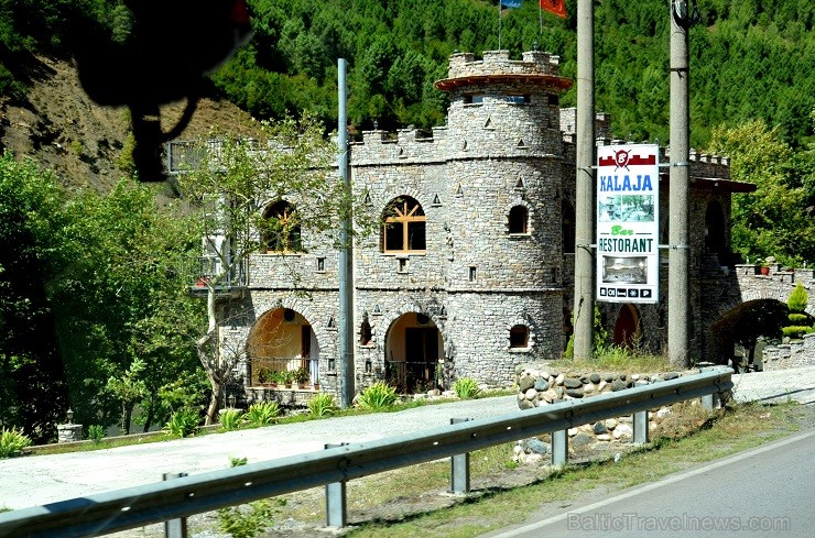 Ceļmalas restorāns Albānijā. Ēdām gan citā vietā, taču jāslavē, ka arī paēdām labi, gardi un lēti. Nākamajam braucienam var jau pieteikties - www.Remi Ceļmalas restorāns Albānijā. Ēdām gan citā vietā, taču jāslavē, ka arī paēdām labi, gardi un lēti. Nākamajam braucienam var jau pieteikties - www.Remi 141735
