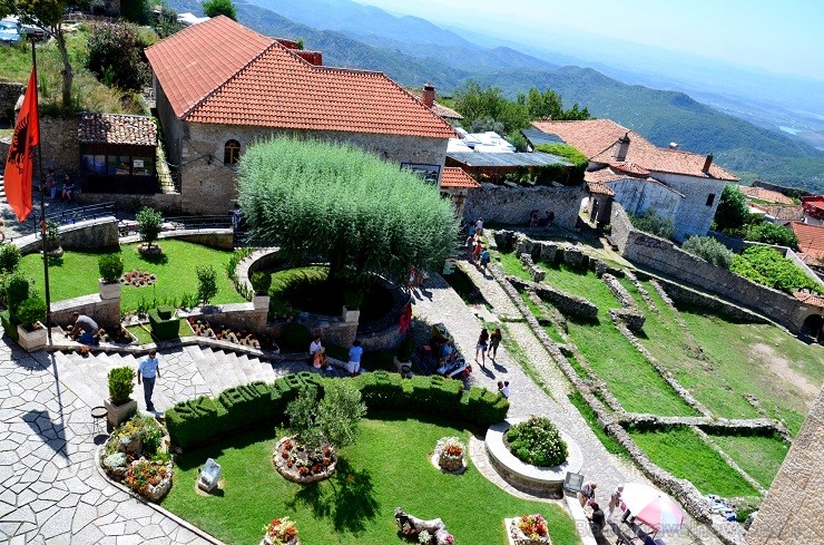 Krujas muzeja pagalms. Nākamajam braucienam var jau pieteikties - www.RemiroTravel.lv 141737