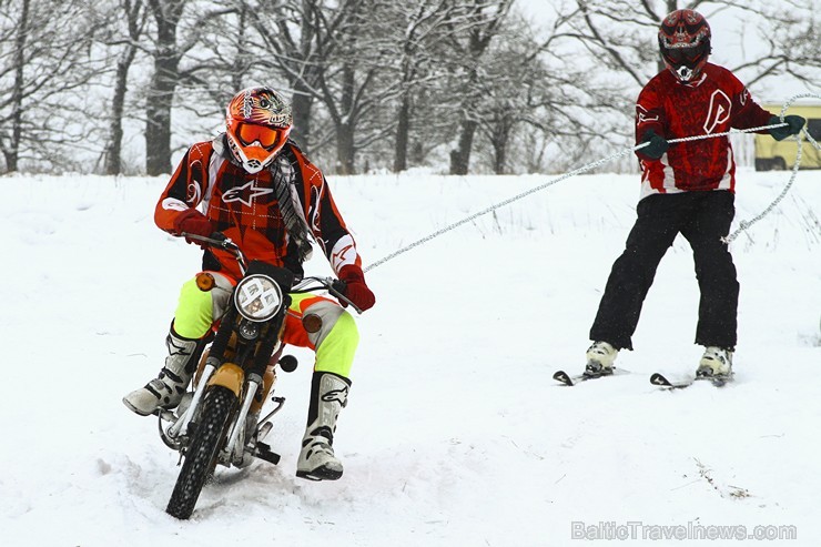 Pagājušās nedēļas nogalē Ērgļu novada Liepkalnē, pēc teju divu gadu ilga pārtraukuma, sporta draugus atkal priecēja Latvijas Kauss skijoringā Pagājušās nedēļas nogalē Ērgļu novada Liepkalnē, pēc teju divu gadu ilga pārtraukuma, sporta draugus atkal priecēja Latvijas Kauss skijoringā 141772