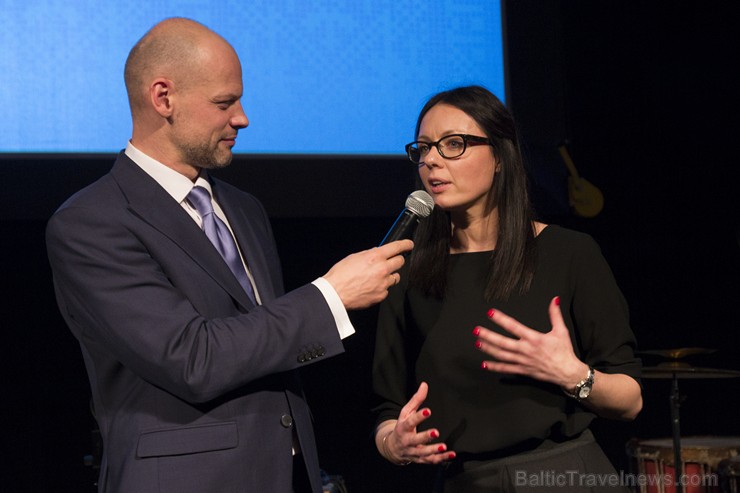Vakara vadītājs Valdis Melderis un Latvijas tūrisma aģentu un operatoru asociācijas ALTA prezidente Kitija Gitendorfa Vakara vadītājs Valdis Melderis un Latvijas tūrisma aģentu un operatoru asociācijas ALTA prezidente Kitija Gitendorfa 142406