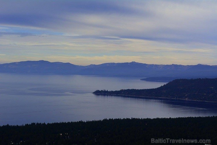 Rīno apkārtnē ir Tahoe Lake jeb slavenākais ezers visā ASV. Ezers savu popularitāti ieguvis pateicoties Holivudai un gleznainajai apkārtnei Rīno apkārtnē ir Tahoe Lake jeb slavenākais ezers visā ASV. Ezers savu popularitāti ieguvis pateicoties Holivudai un gleznainajai apkārtnei 142922