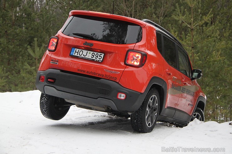 Travelnews.lv redakcija iepazīst jauno Jeep Renegade un citus Jeep automobiļus bezceļos 143023
