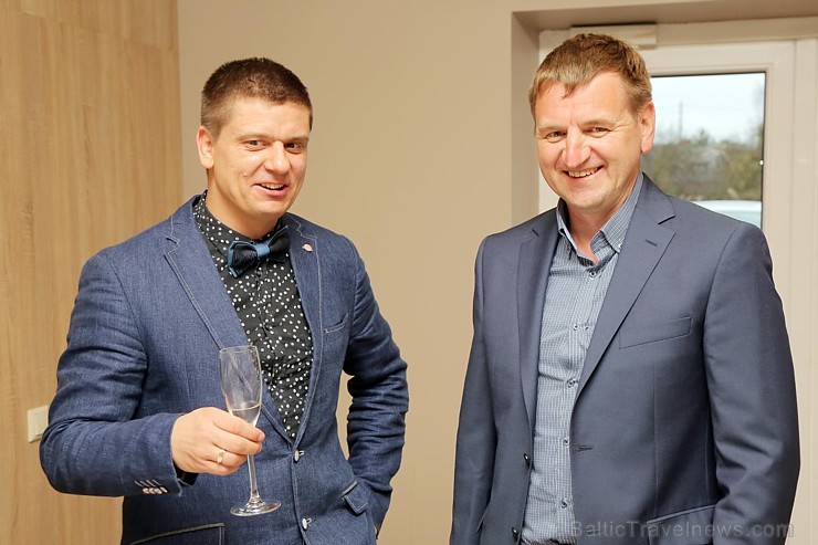 Restorāna «Hercogs» saimnieks Andris Rūmītis un BalticTravelnews.com direktors Aivars Mackevičs. Foto: Rojs Maizītis Restorāna «Hercogs» saimnieks Andris Rūmītis un BalticTravelnews.com direktors Aivars Mackevičs. Foto: Rojs Maizītis 144550