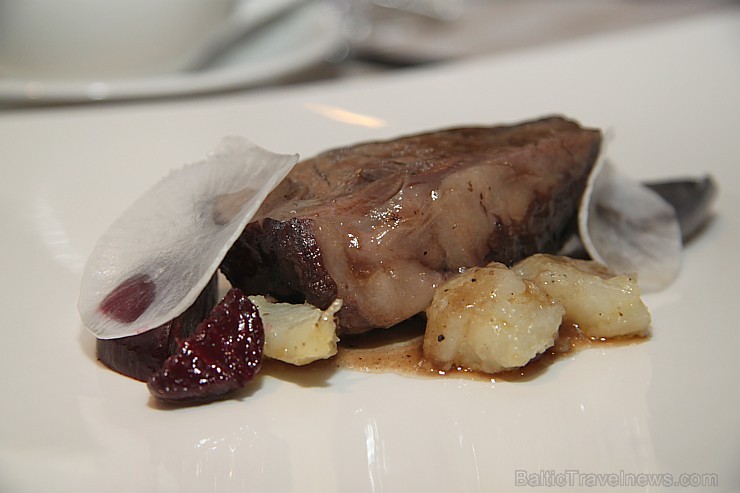 Rīgas restorāns «Melnā bite» piedāvāja 18/19.03.2015 vakariņas ar Michelin zvaigznes pavāru Alfredo Russo no Itālijas - Pjemontas gaļa, sautēta iztva Rīgas restorāns «Melnā bite» piedāvāja 18/19.03.2015 vakariņas ar Michelin zvaigznes pavāru Alfredo Russo no Itālijas - Pjemontas gaļa, sautēta iztva 145338