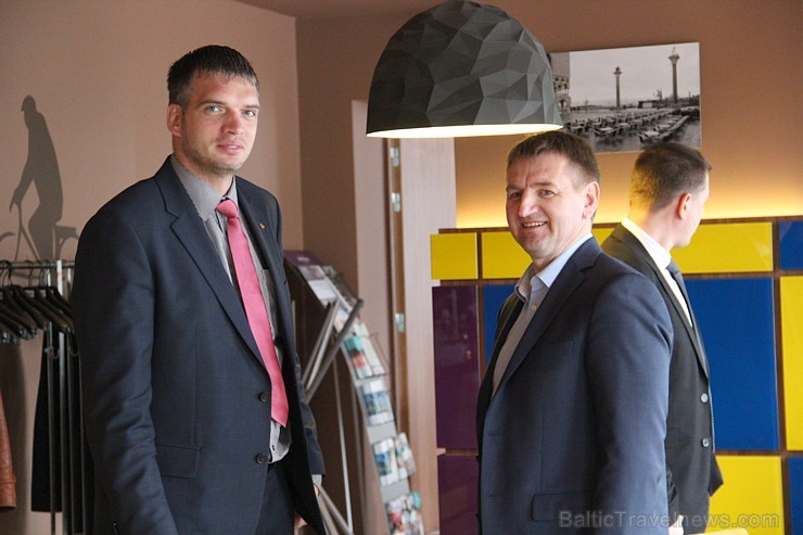Viesnīcas Dome Hotel & SPA vadītājs Jānis Pinnis un BalticTravelnews.com direktors Aivars Mackevičs Viesnīcas Dome Hotel & SPA vadītājs Jānis Pinnis un BalticTravelnews.com direktors Aivars Mackevičs 148787