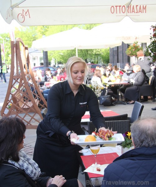 Vecrīgas viesnīcas «Hotel Roma» restorāns «Mazais Otto» atklāj 14.05.2015 vasaras terasi ar skatu uz Brīvības pieminekli- www.HotelRoma.lv Vecrīgas viesnīcas «Hotel Roma» restorāns «Mazais Otto» atklāj 14.05.2015 vasaras terasi ar skatu uz Brīvības pieminekli- www.HotelRoma.lv 149017