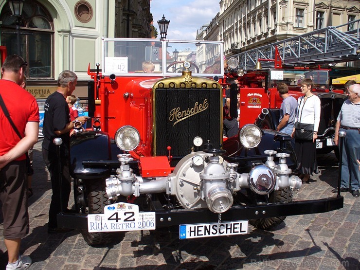 Henschel typ 33D1 (33FA1), apskatāms Rīgas motormuzejā. Ugunsdzēsēju automobilis konstruēts vācu armijas vajadzībām militāro lidlauku apkalpošanai II Henschel typ 33D1 (33FA1), apskatāms Rīgas motormuzejā. Ugunsdzēsēju automobilis konstruēts vācu armijas vajadzībām militāro lidlauku apkalpošanai II 149067