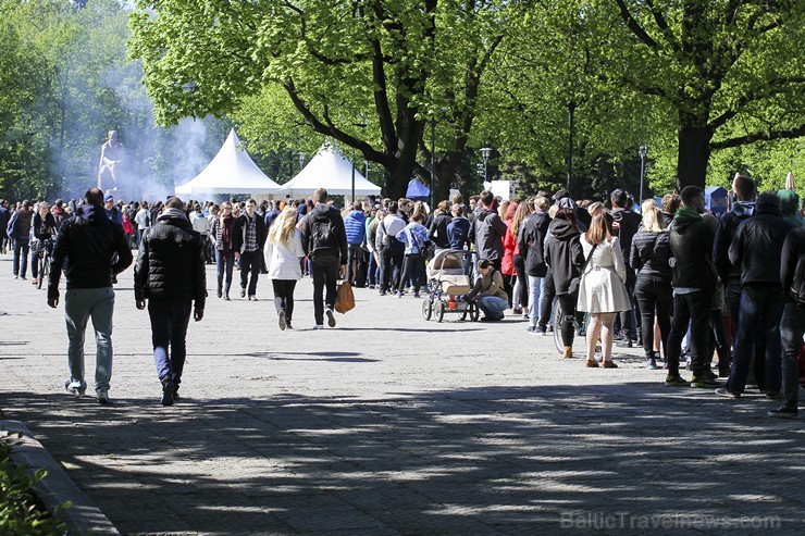 Esplanādē «Pop-up 2000 burgeru restorāns» cienā ar svaigi pagatavotiem burgeriem par brīvu 149431