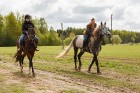 Rikšotāju sacīkstes Robežniekos pārbauda jaunzirgu izturību