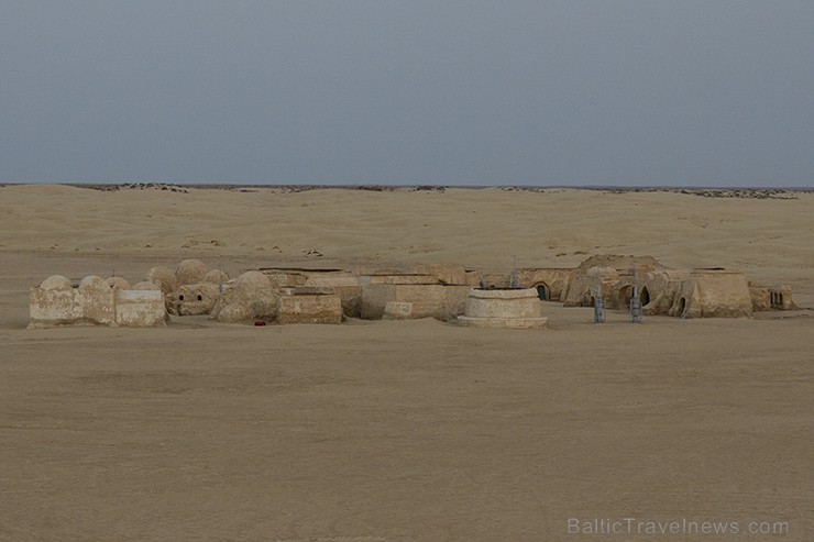 Travelnews.lv sadarbībā ar Novatours Sahāras tuksnesī apmeklē filmas «Star Wars» filmēšanas laukumu Travelnews.lv sadarbībā ar Novatours Sahāras tuksnesī apmeklē filmas «Star Wars» filmēšanas laukumu 150179