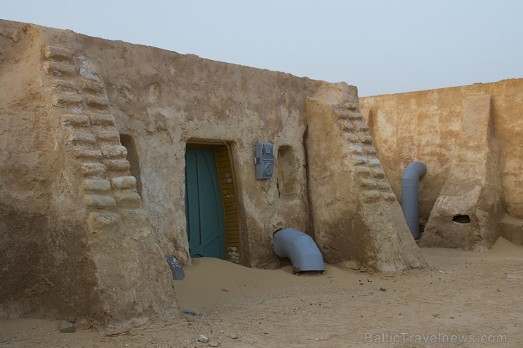 Travelnews.lv sadarbībā ar Novatours Sahāras tuksnesī apmeklē filmas «Star Wars» filmēšanas laukumu Travelnews.lv sadarbībā ar Novatours Sahāras tuksnesī apmeklē filmas «Star Wars» filmēšanas laukumu 150181