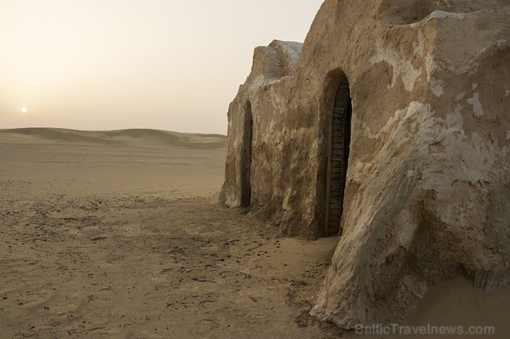 Travelnews.lv sadarbībā ar Novatours Sahāras tuksnesī apmeklē filmas «Star Wars» filmēšanas laukumu Travelnews.lv sadarbībā ar Novatours Sahāras tuksnesī apmeklē filmas «Star Wars» filmēšanas laukumu 150184